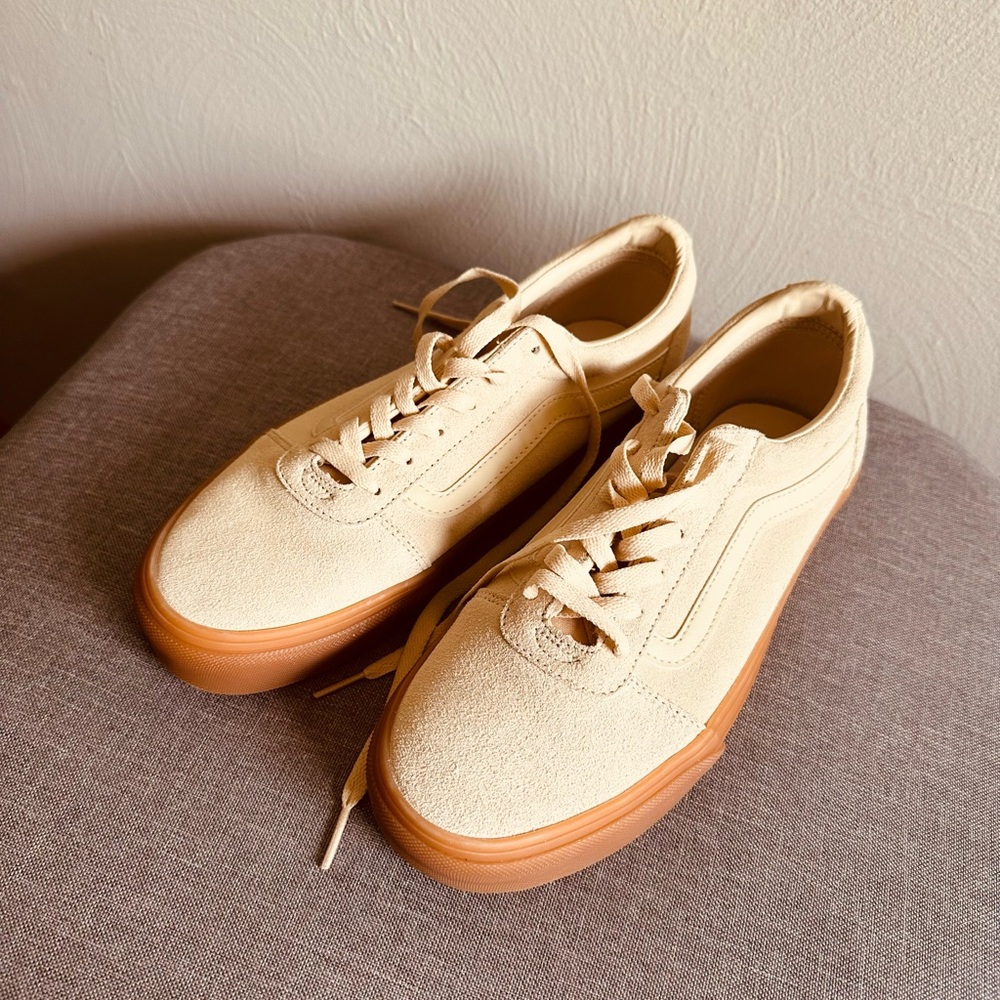 Van’s Women’s Creme Brûlée Suede Sneaker size 11 Brand new in box